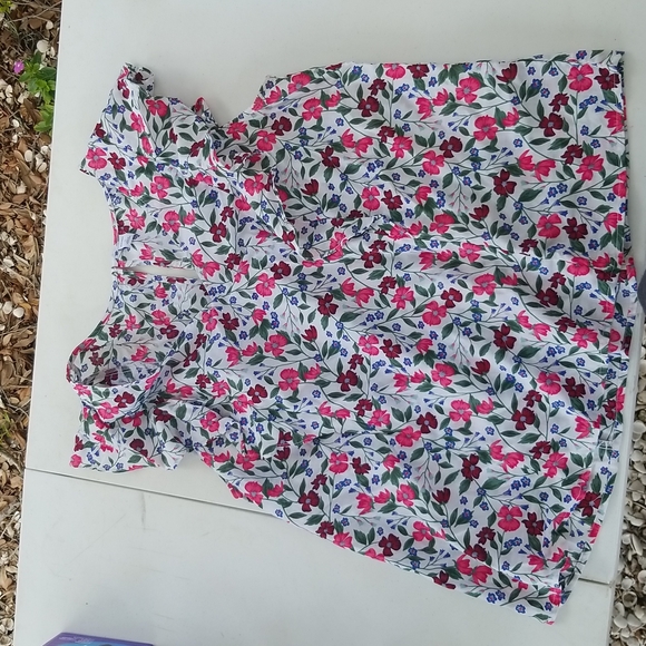 Old Navy Tops - Old navy floral flutter sleeve top